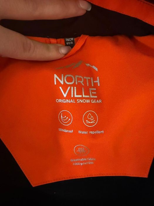 Зимова куртка C&A.на ріст 110/116см.  Шапка в подарунок!