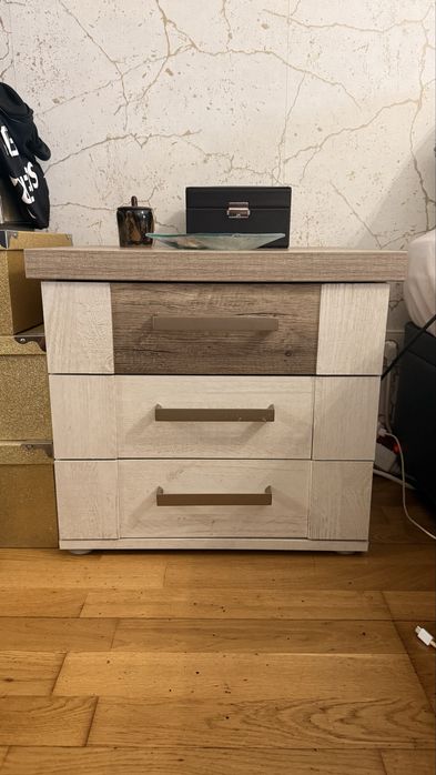 2 Mesas de cabeceira valor unidade cada