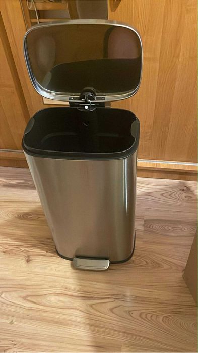 Kosz na śmieci Amazon Basics 30L – NOWY