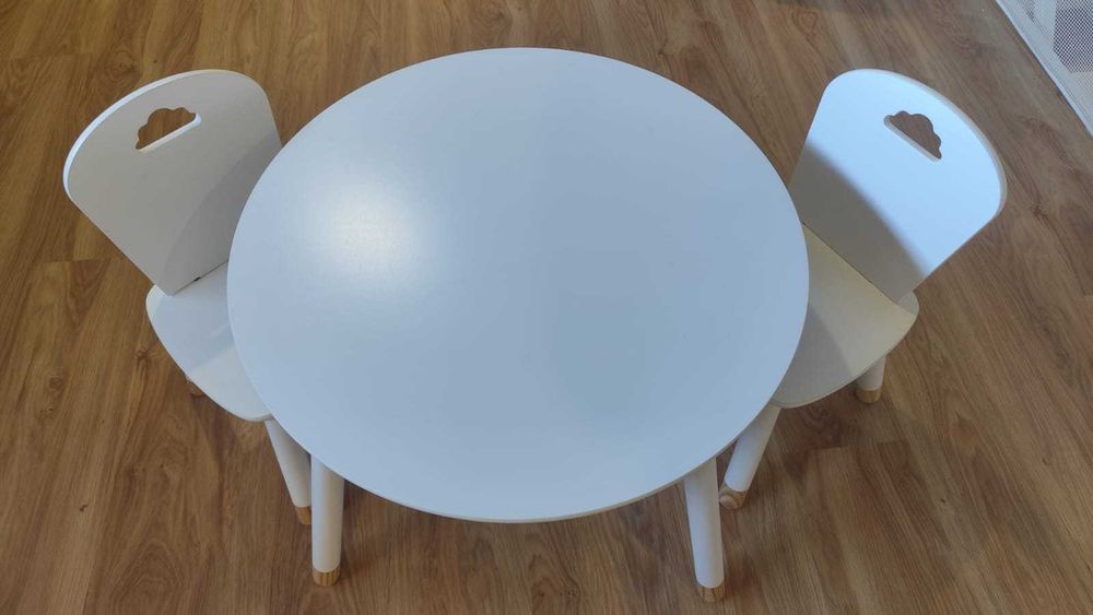 Mesa infantil com 2 cadeiras