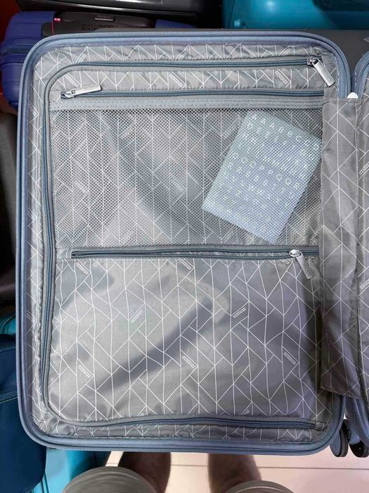 Валіза American Tourister FastForward з розширенням маленька