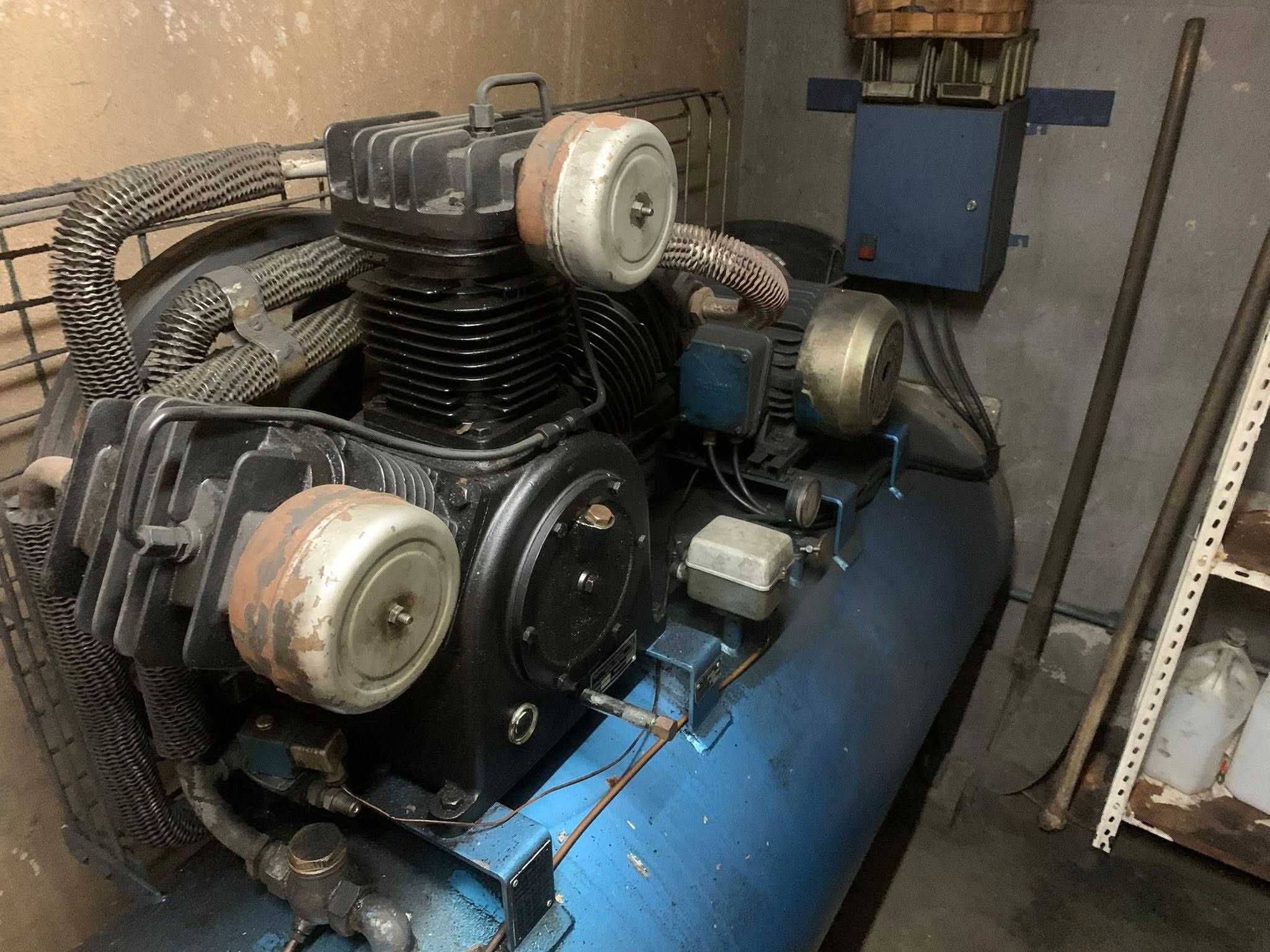 Compressor de 500 L  14kg trifásico