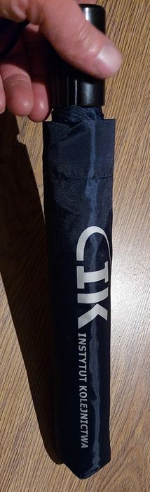 Parasolka z logiem Instytut Kolejnictwa