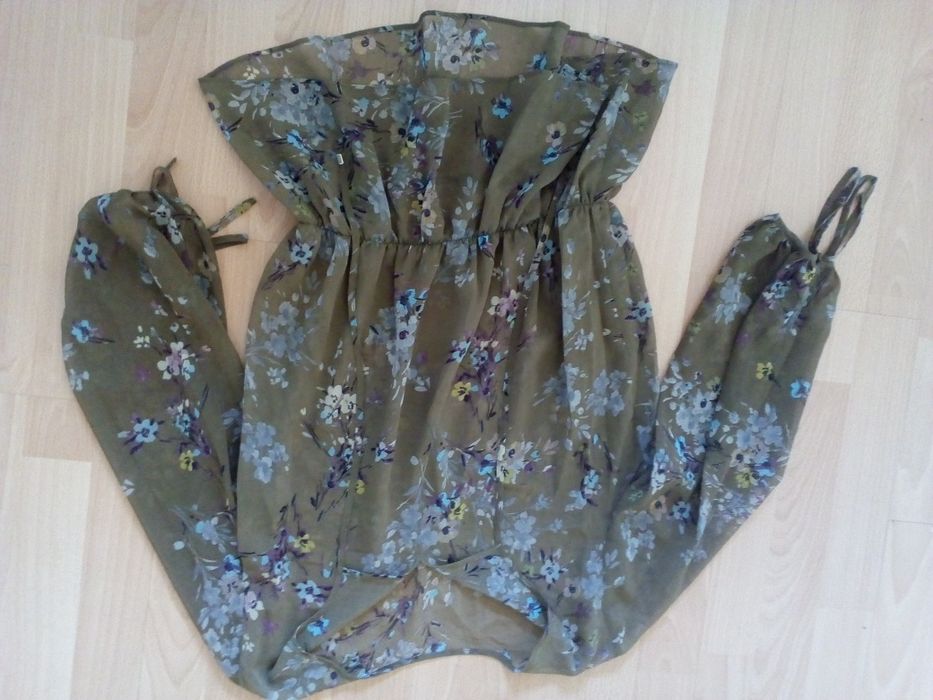 Efektowna szyfonowa bluzka falbanką