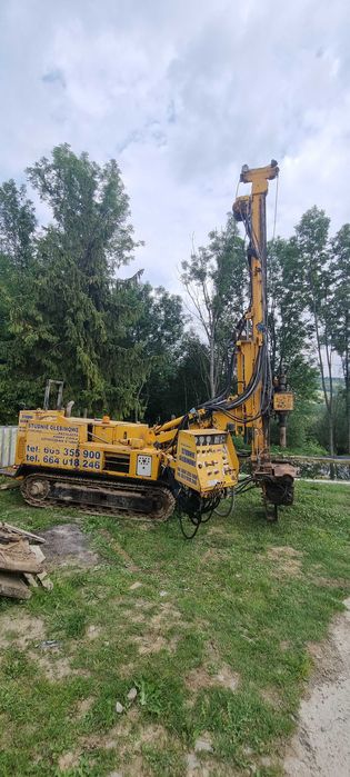 Wiertnica do studni głębinowych i pomp ciepła gąsienicowa Atlas copco