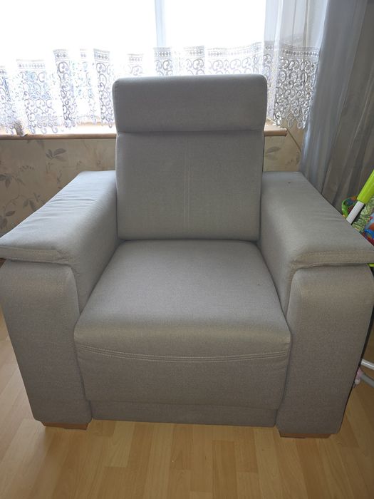 Duży fotel kolor szary