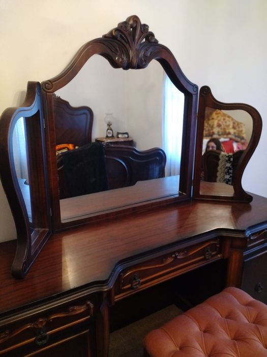 Cómoda / Petité (Pechiché) Antiga com Banco — Peça Lindíssima