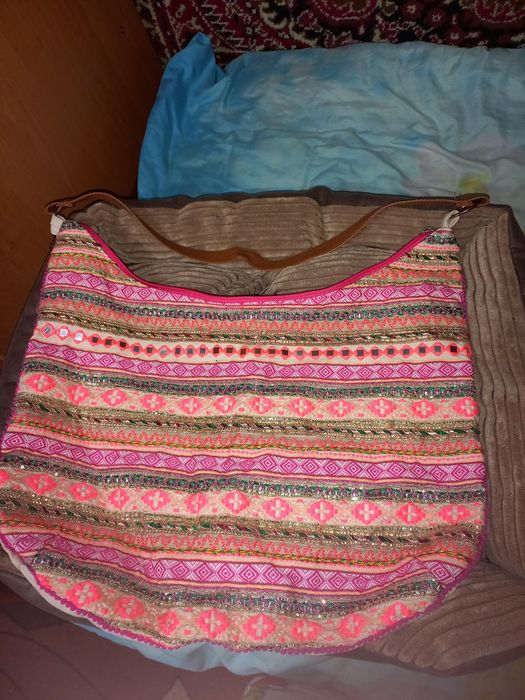 Шикарна  сумка з вишивкою