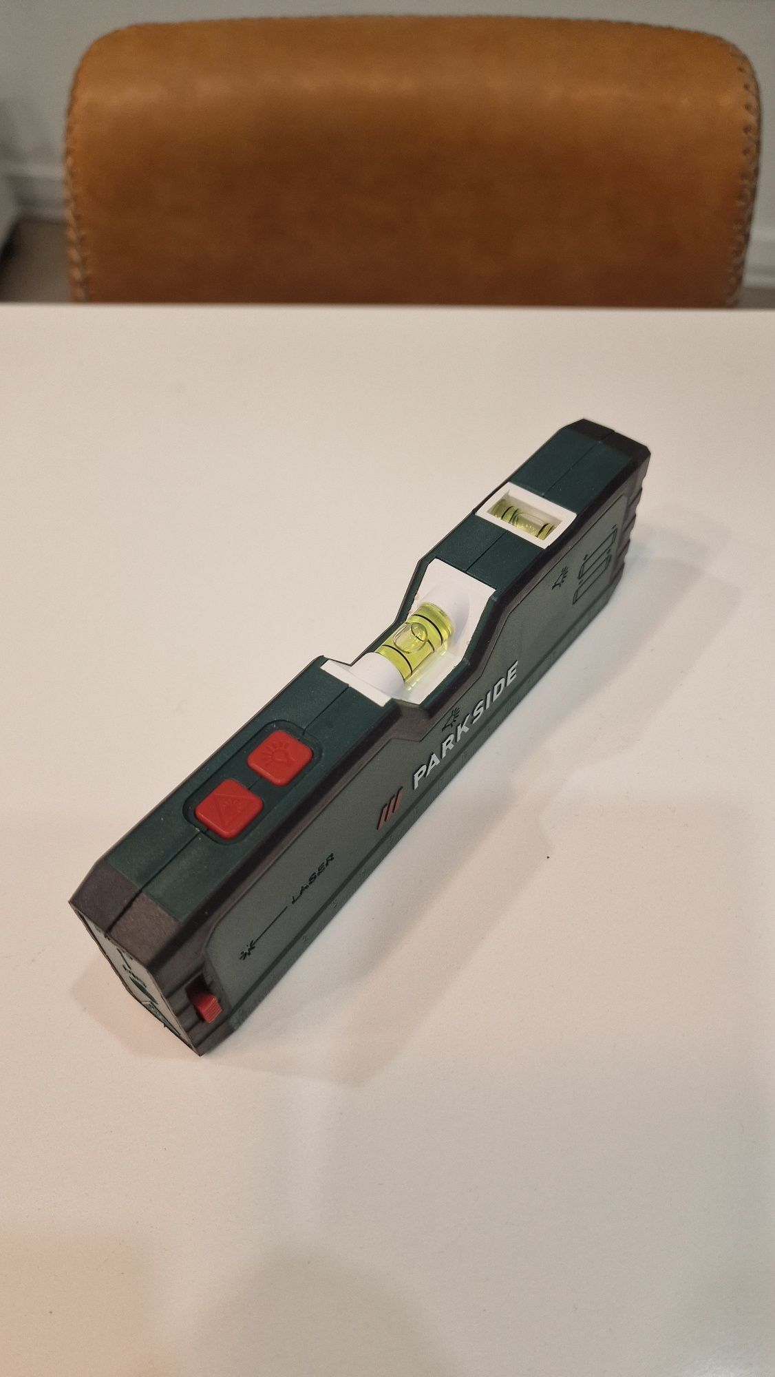 Nível de água com indicador de laser NOVO