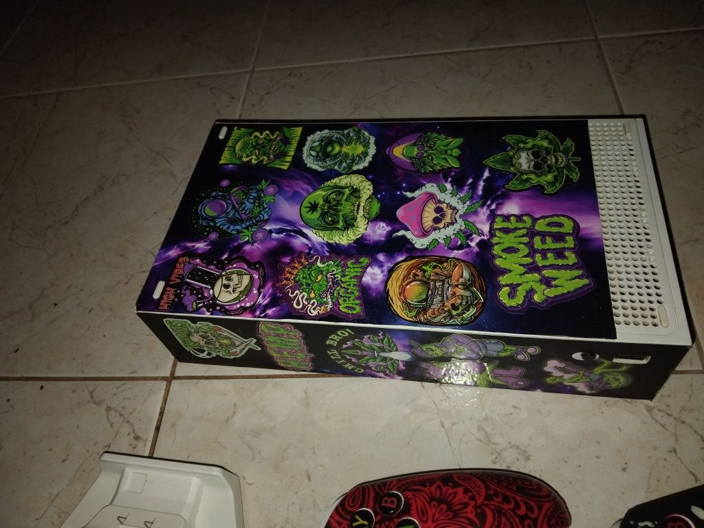 Xbox series s + base de carregamento e resfriamento