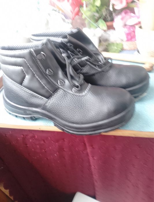 Захисне взуття 43р для роботи  (safety shoes)