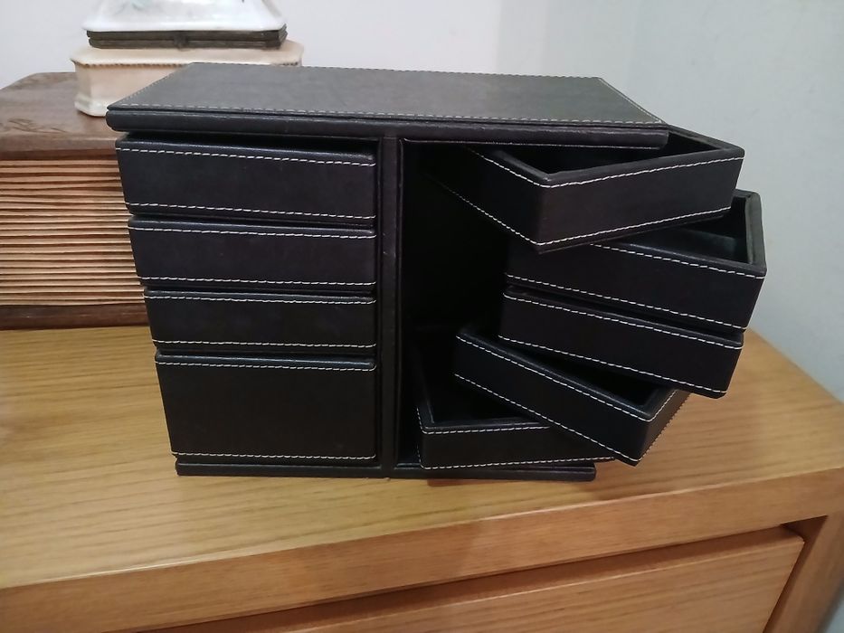 Guarda joias impecável