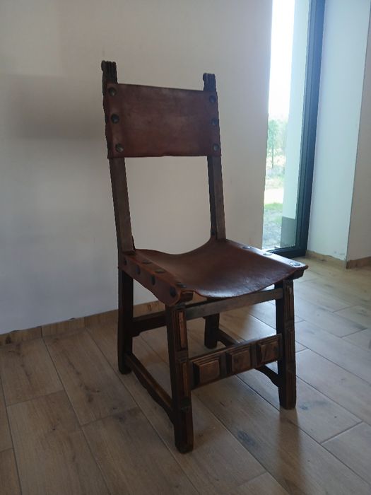 Stół hiszpanski refektarzowy ze skórzanymi krzesłami