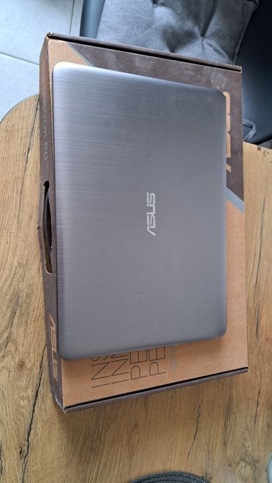 Ноутбук ASUS E403S  14 Intel N3700 ( 4 ЯДРА ) 4 RAM 120 SSD