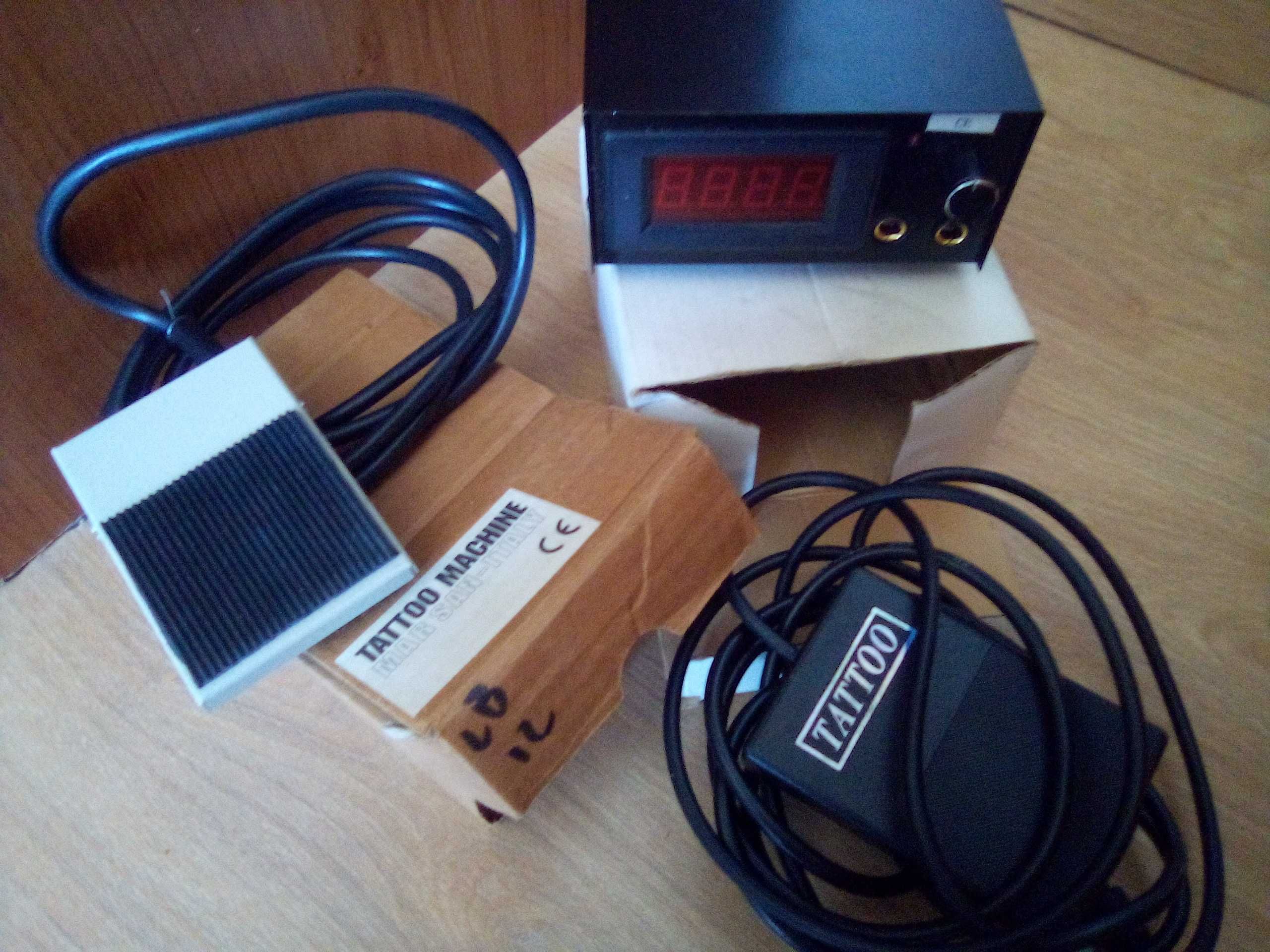 maquina ,pedal e fonte para tatto