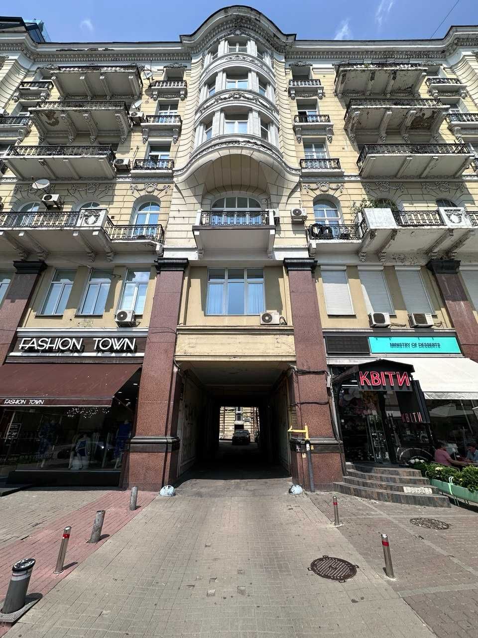 Оренда фасадного офісу вул Б Хмельницького, 32. 42м2, два рівні, без %