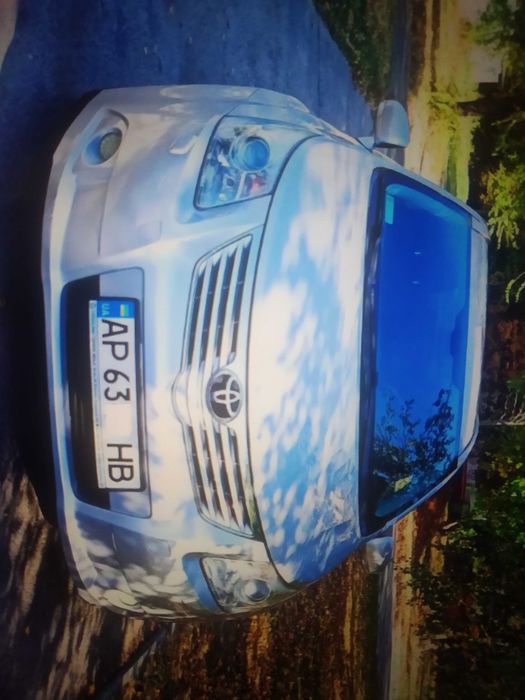 Автомобиль Toyota Avensis т27 универсал.