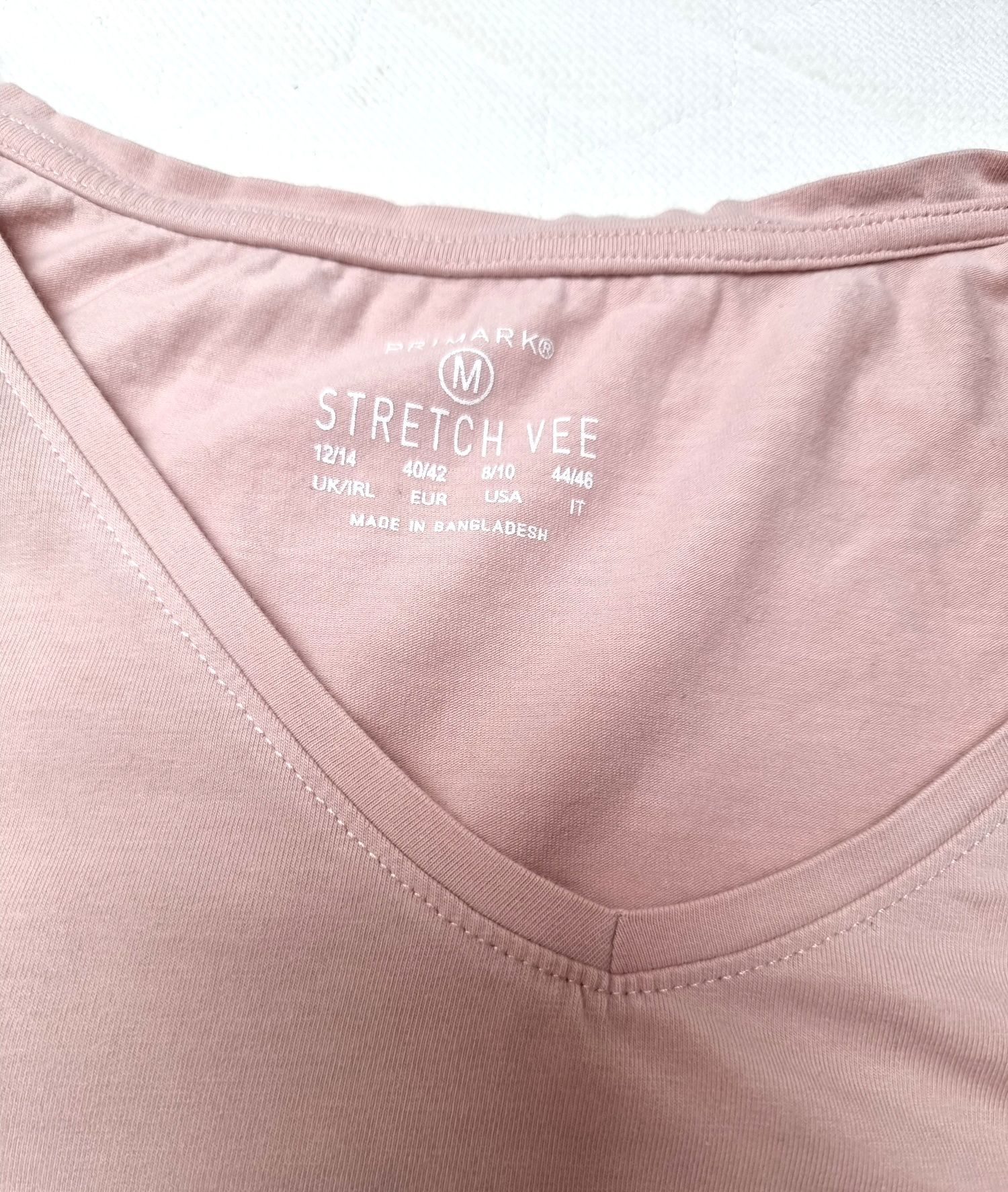 Basic koszulka. Gładki t-shirt na lato. 38 primark