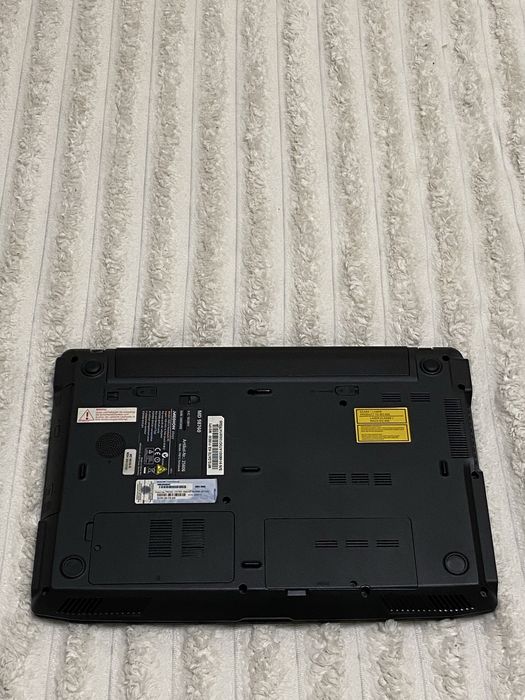 Шустрий Ноутбук Medion Akoya MD98760 core i3 ОЗУ 4гб ссд256гб