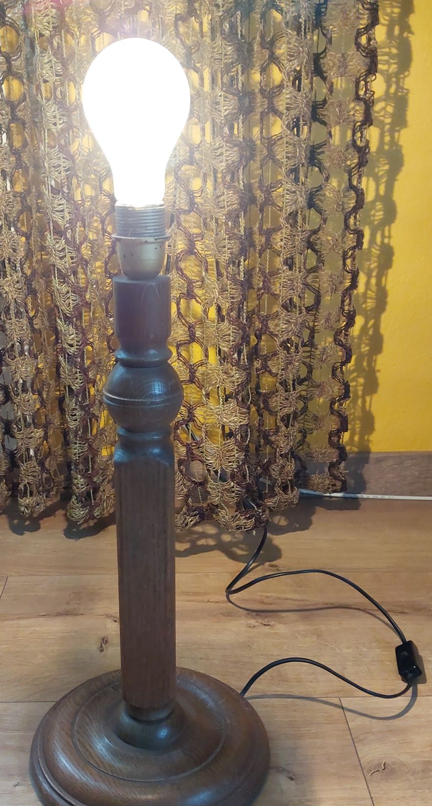 Drewniana lampka
