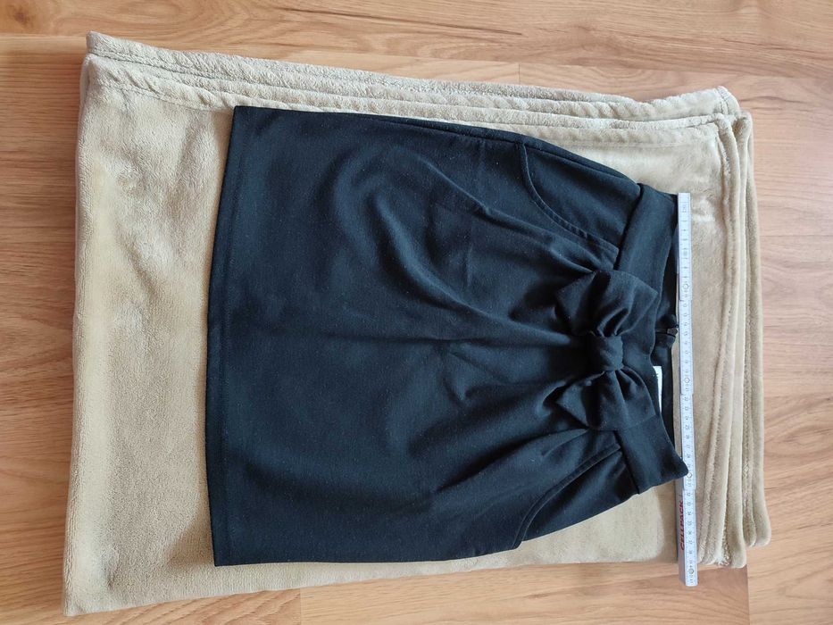 Czarna krótka spódnica
