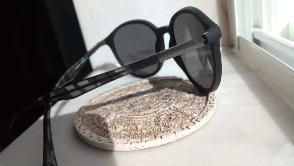 Óculos espelhados Hugo Boss