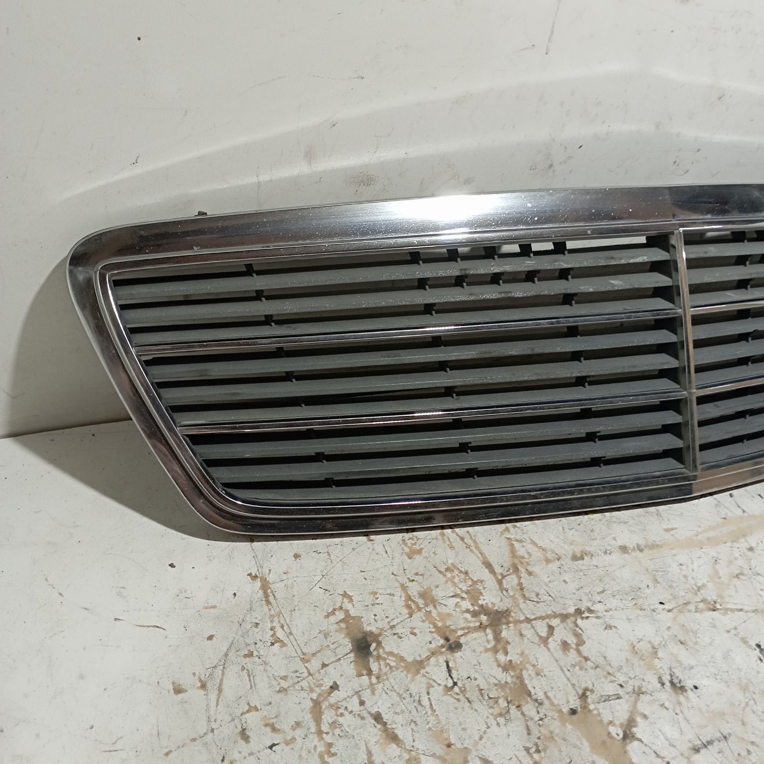 Решітка радіатора Mercedes C-Class W203 (01-07) A2038800483