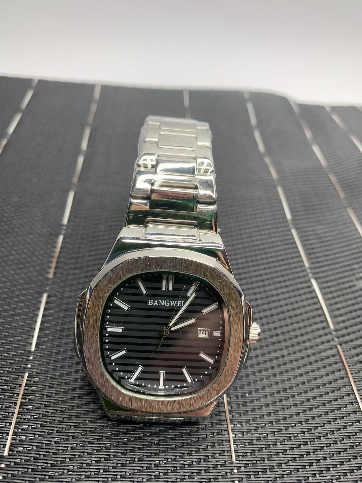 Кварцевий аналоговий наручний годинник, наручные часы
