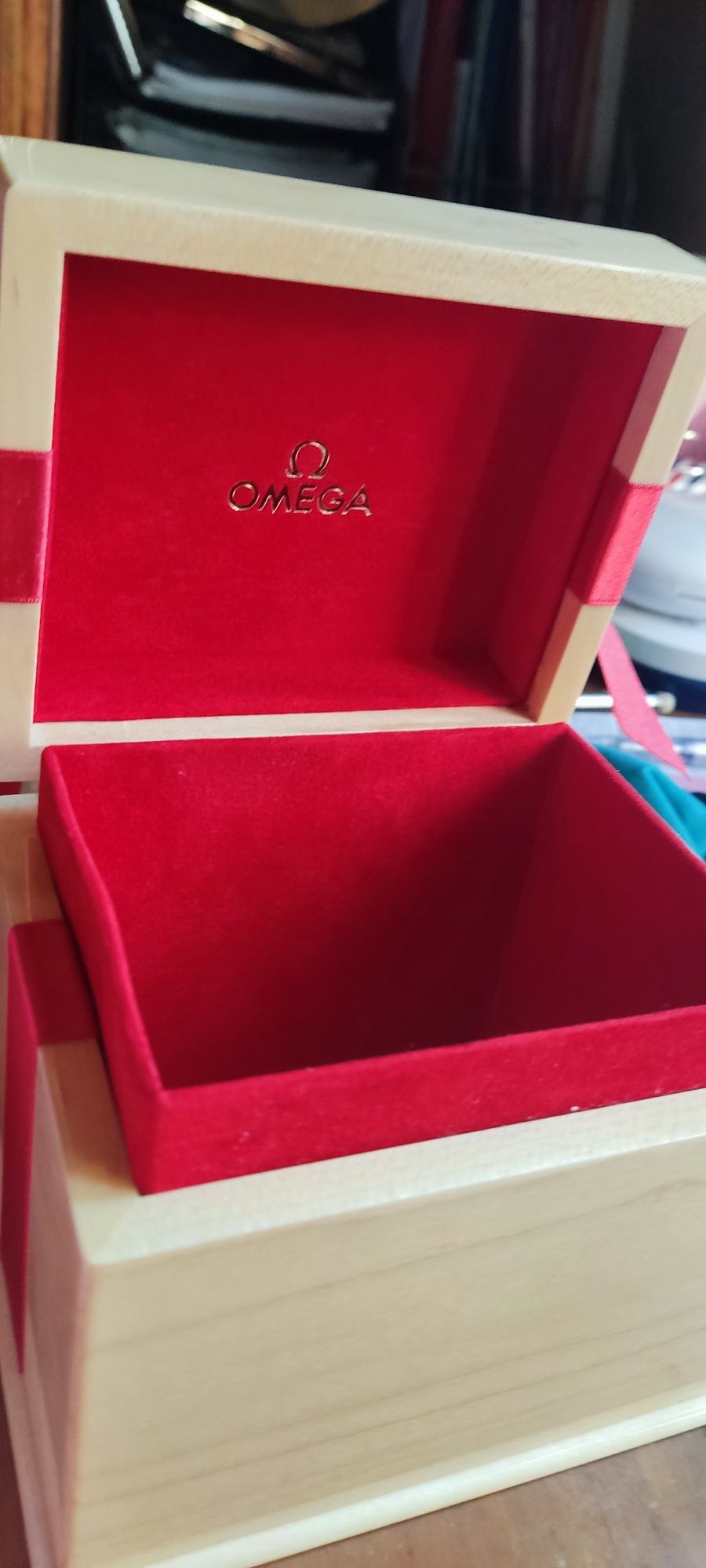 Фірмова коробка  (бокс) для наручних годинників Omega