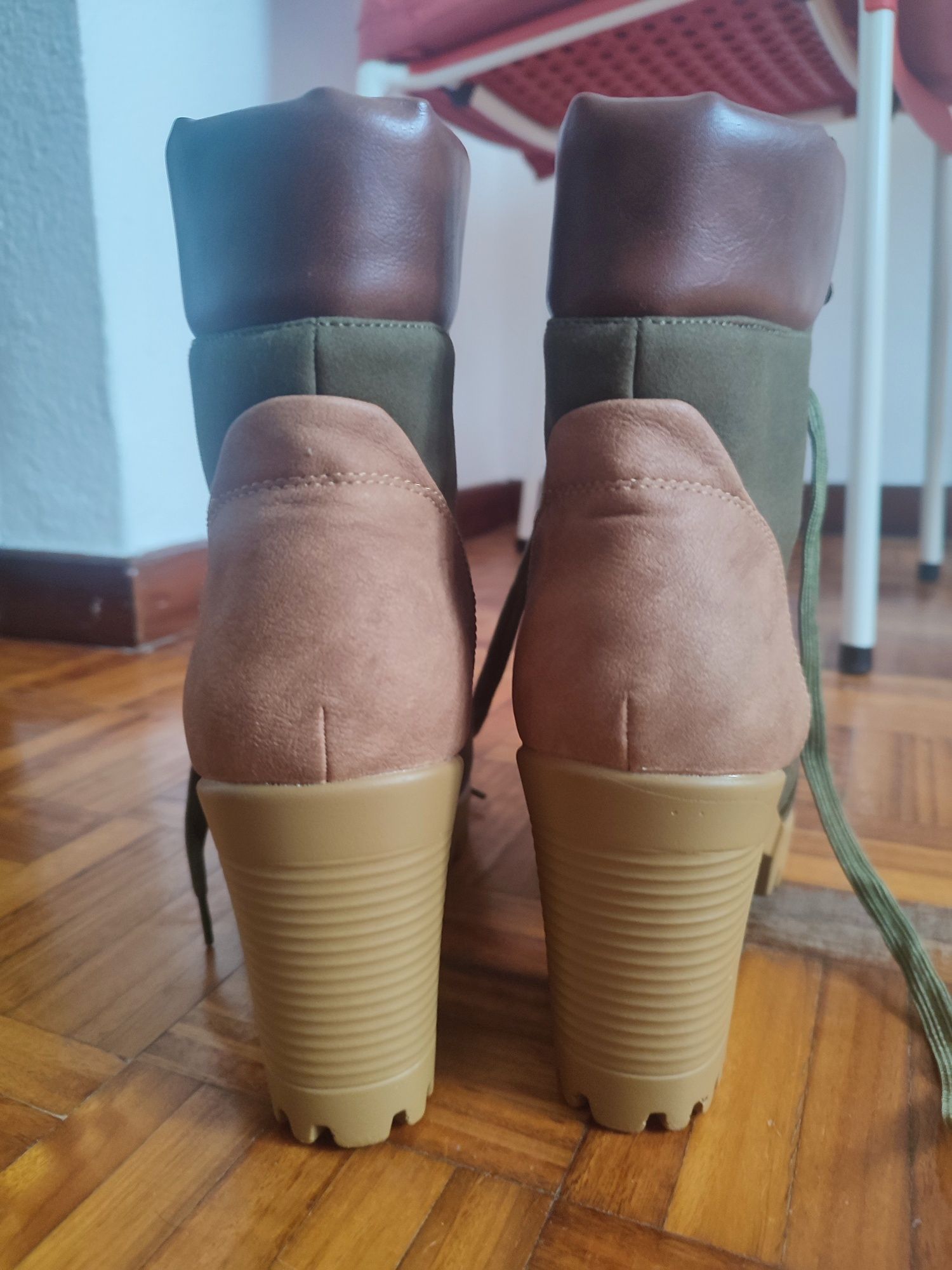 Botas verdes castanhas 40