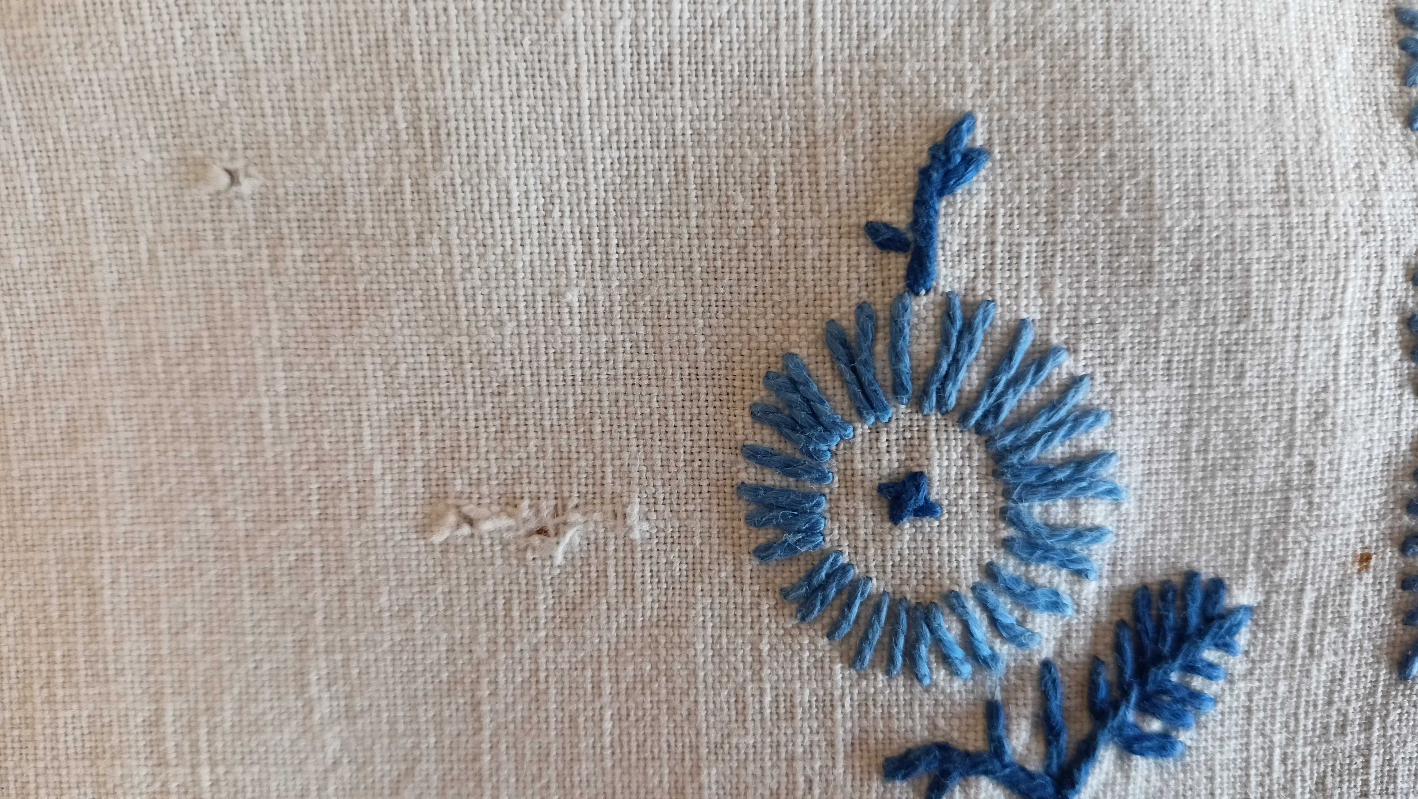 Stary obrus, haft ręczny krzyżykowy, 75 x 72, bawełna