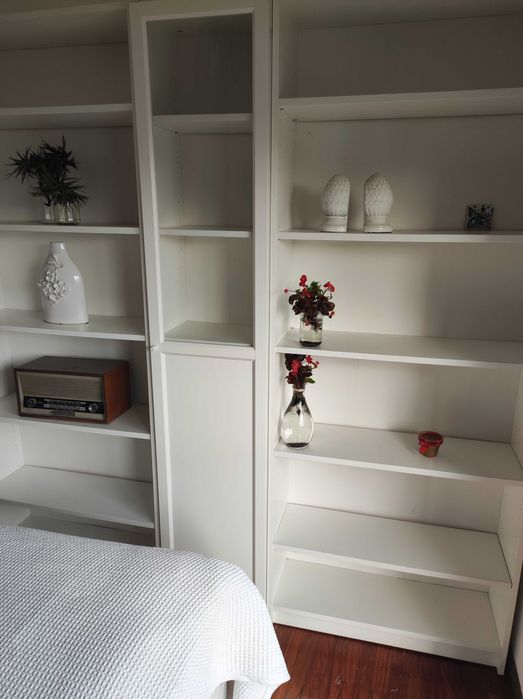 Quarto individual muito amplo,com luz direta