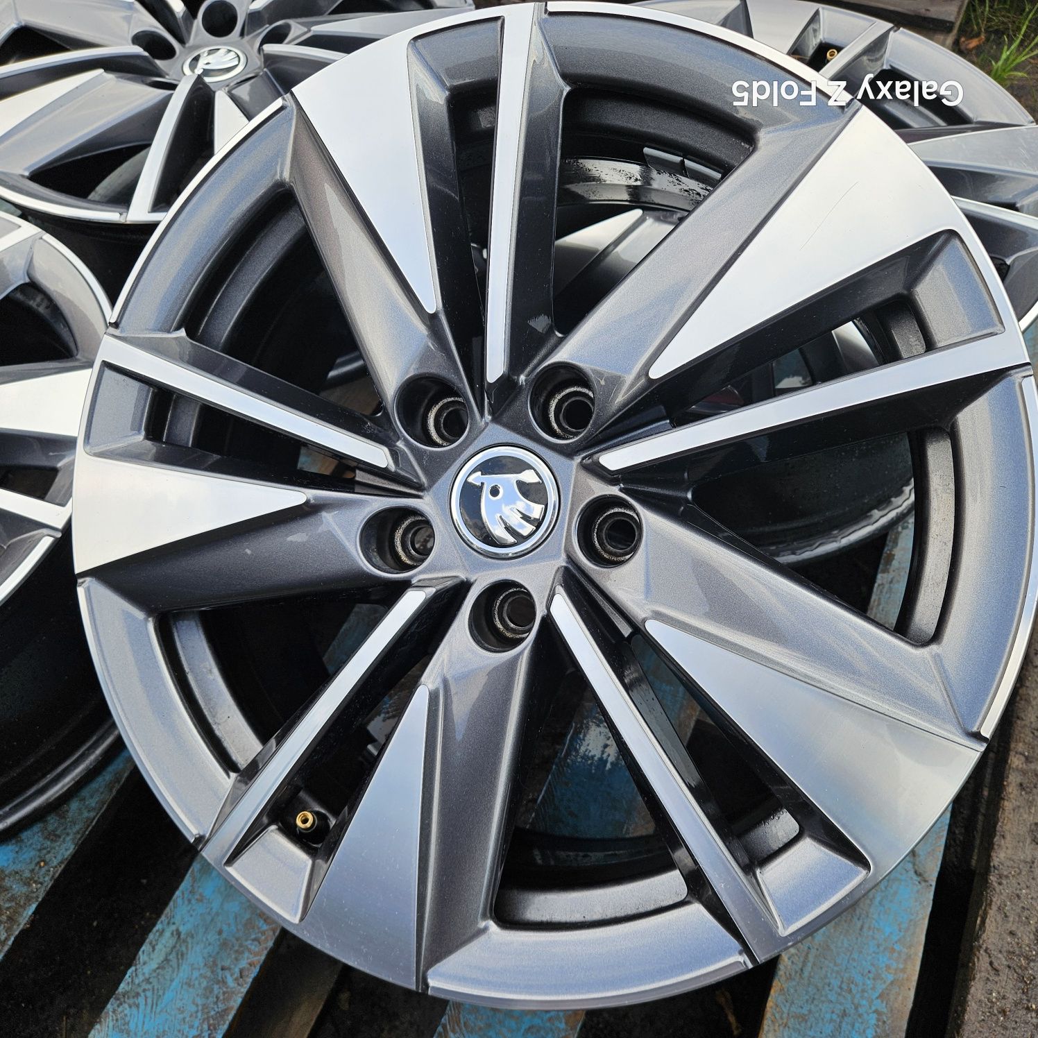 Alufelgi 17 Skoda Octavia Karoq Superb Yeti Kamiq VW Seat 5x112 ET45