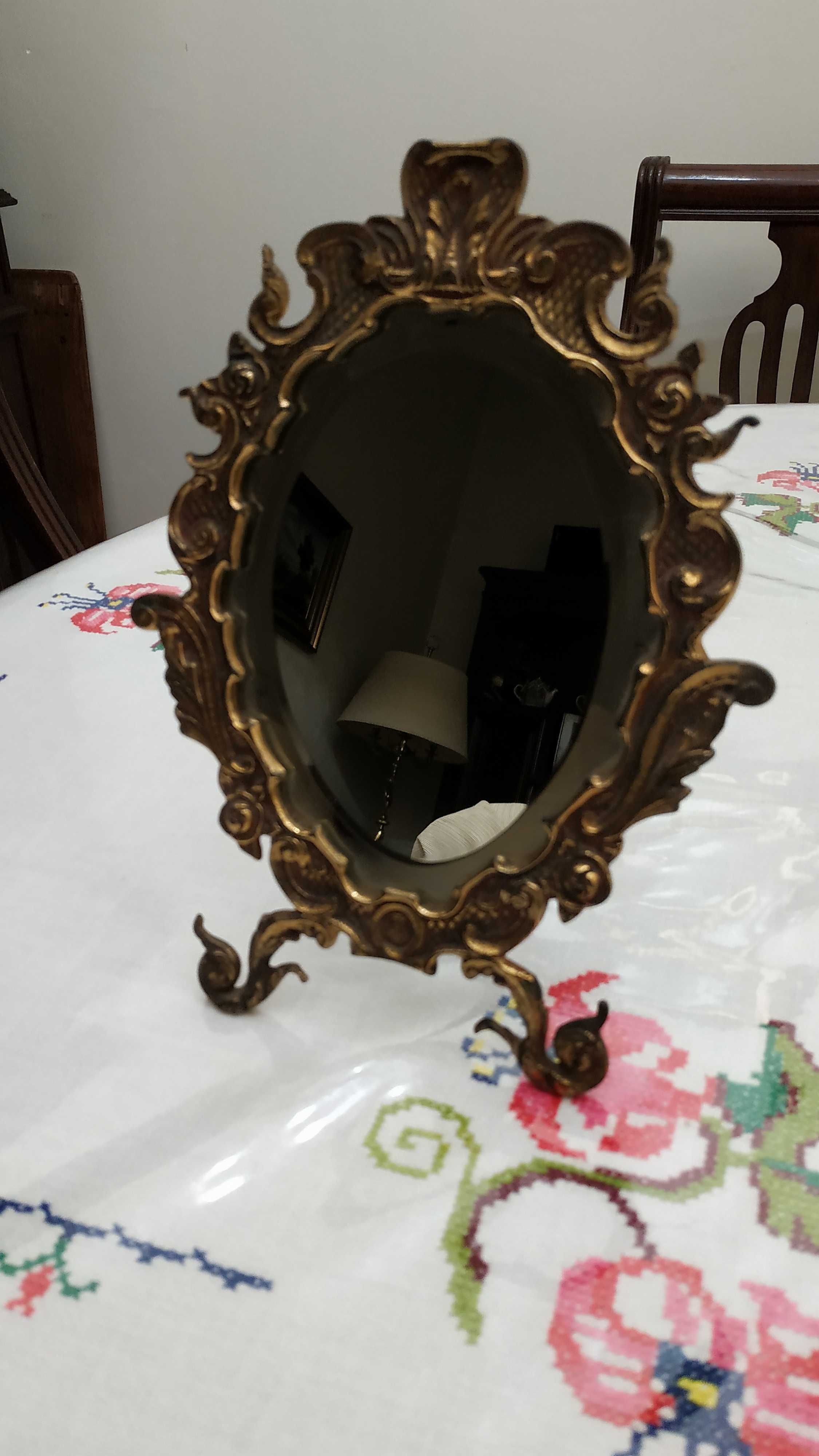 Espelho de cómoda em latão, antigo.