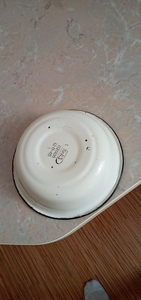 Продам посуду, лоток эм. 5л. Ковши, таз эмал. 12л.
