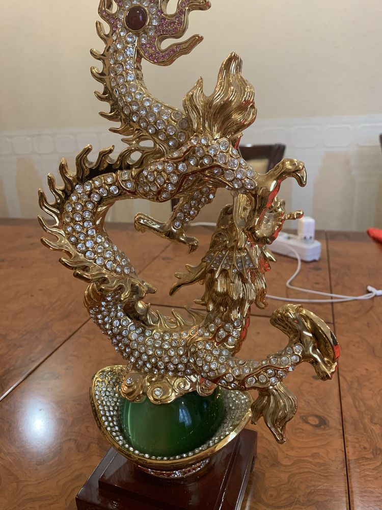Сувенир золотой дракон на шаре
