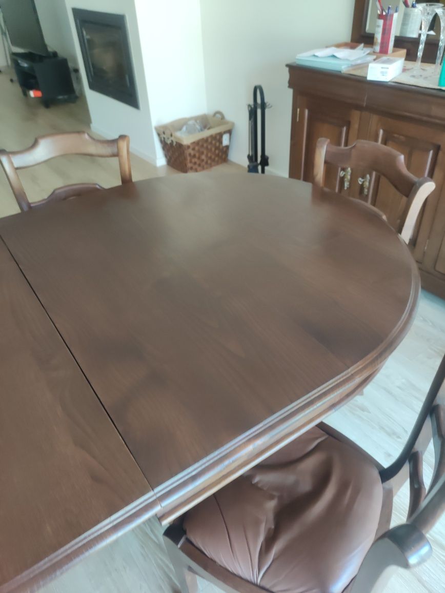 Mesa de sala de jantar de castanheiro