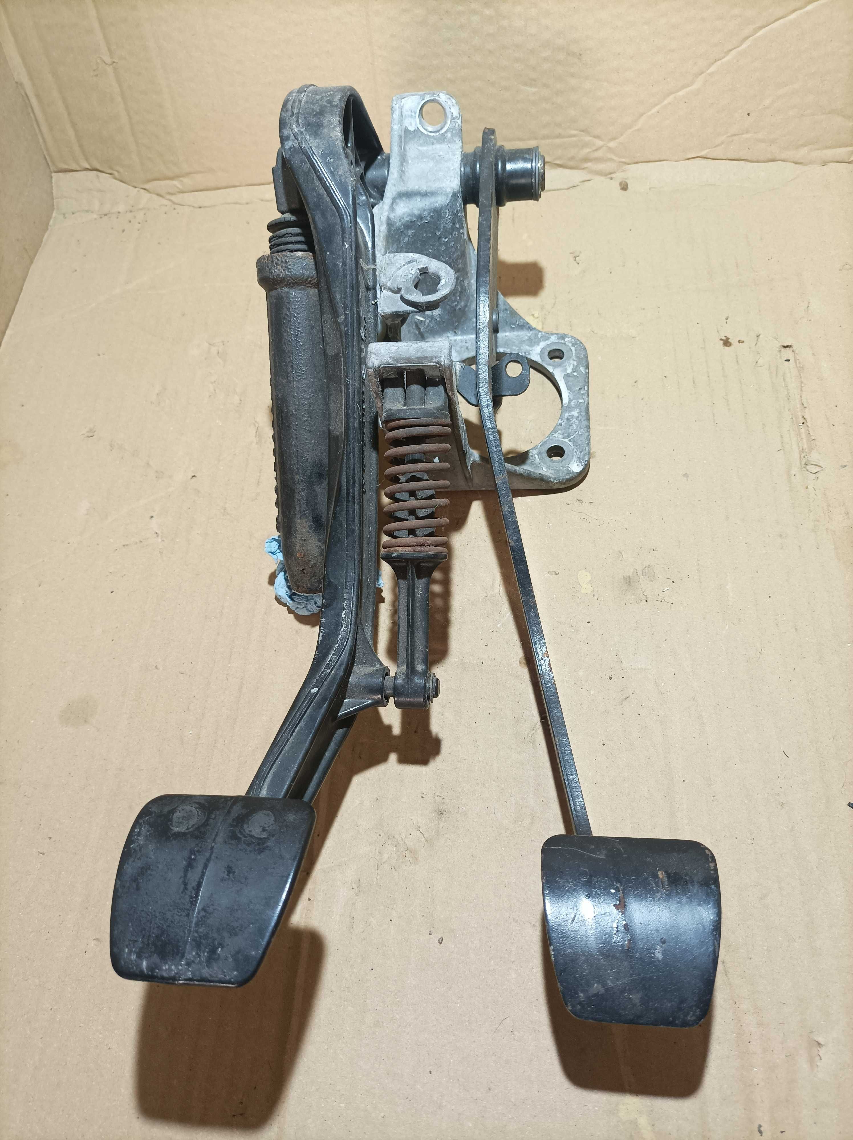 Conjunto Pedais Travão e Embraiagem Mercedes 190