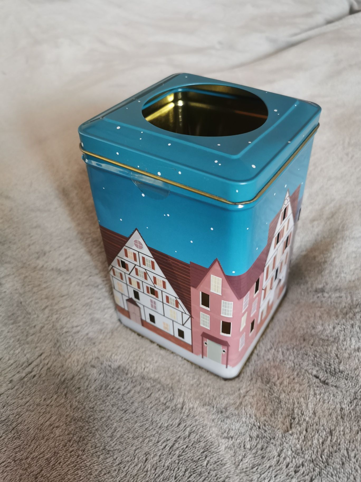 Skarbonki, figurki, świeczniki