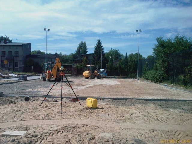 Kruszarka wyburzenia rozbiórki niwelacje terenu gruz beton