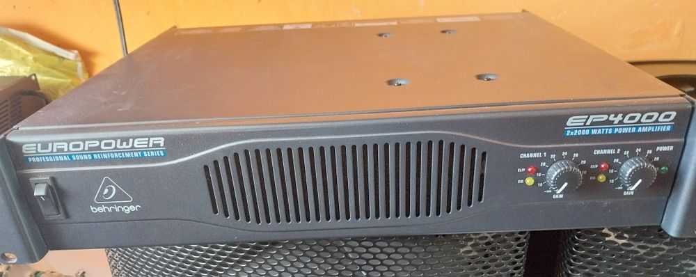 Końcówka  mocy Behringer EP 4000 prawie nowa