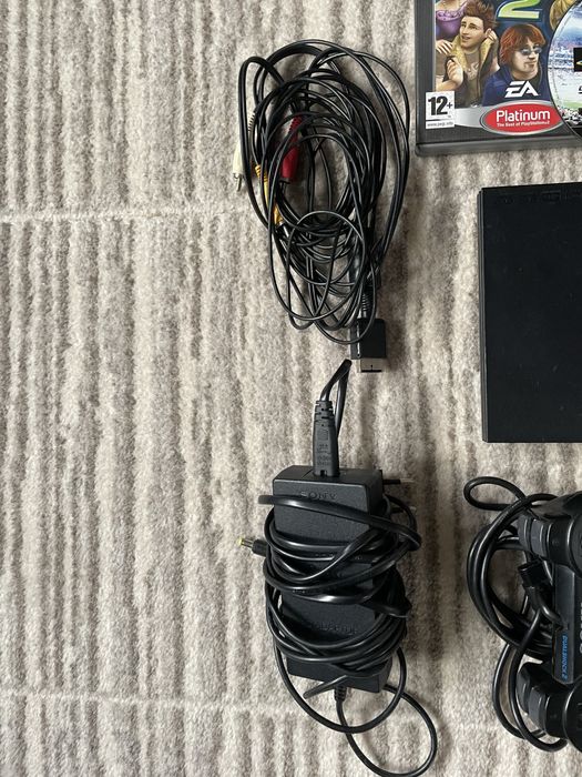 PS2 Playstation 2 slimline + 2 pady + kable + gry