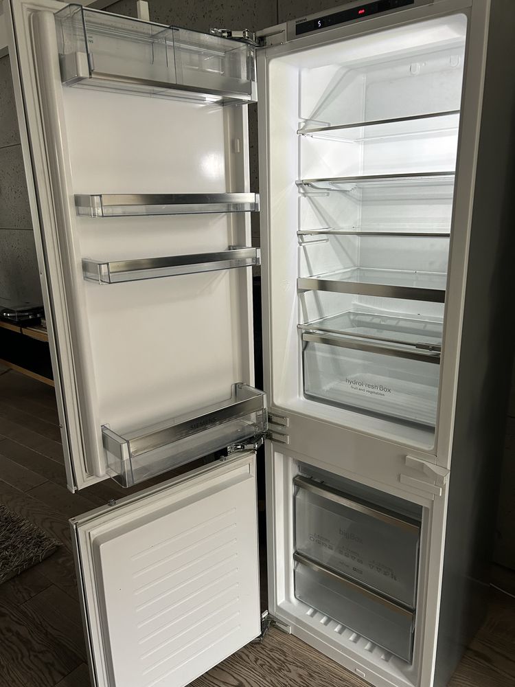 Lodówk SIEMENS no frost do zabudowy w pelni sprawna