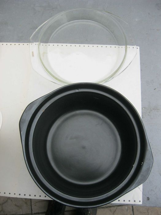 Продам супницу жаровню керамическую на 3 л