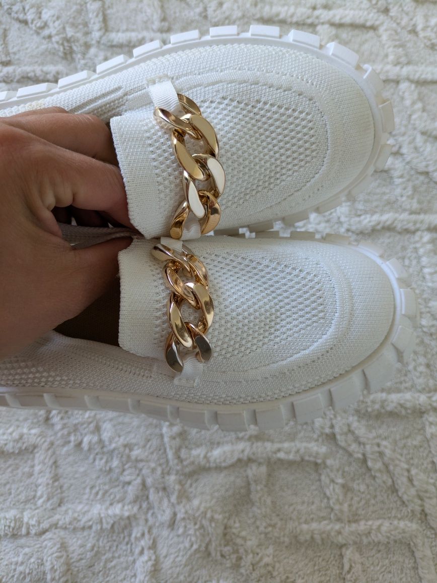 Białe buty mokasyny 38