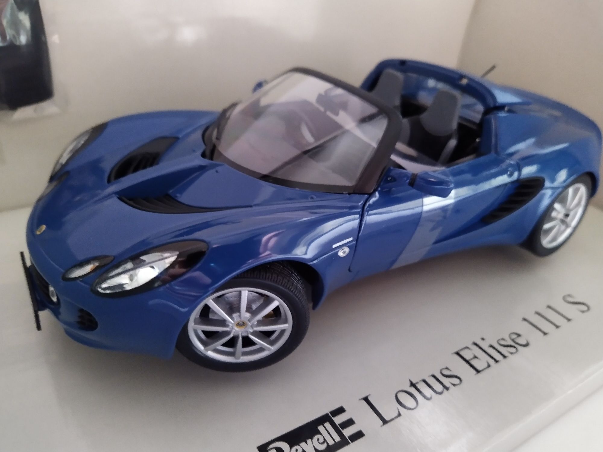 Lotus Elise 111 S Revell 1:18