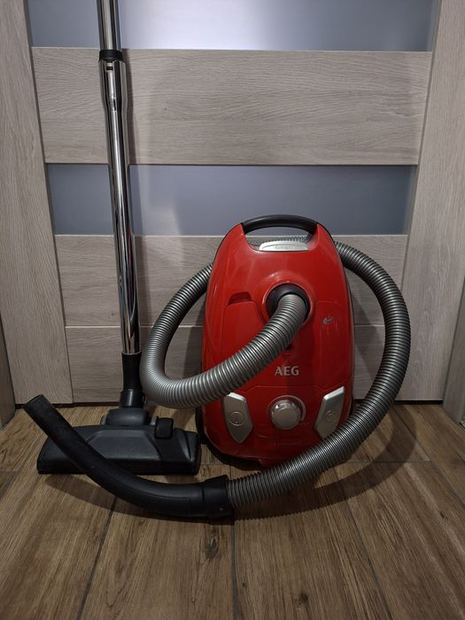 Odkurzacz workowy AEG