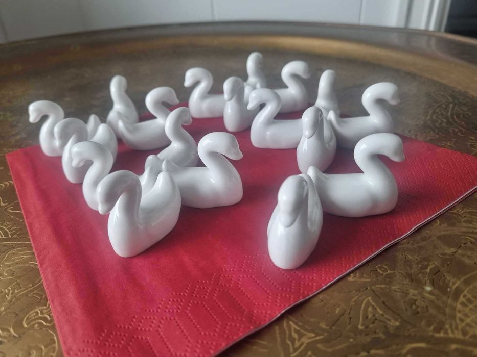 Stare porcelanowe koziołki na sztućce,łabędź,cena za 1 sztukę