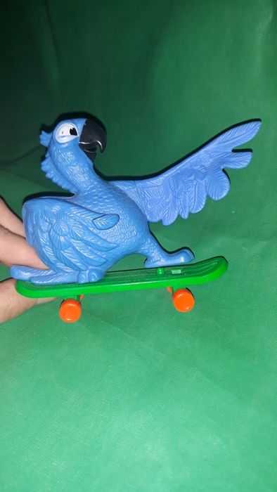 Рио из макдональдс McDonalds Blu Rio попугай голубой на скейтборде