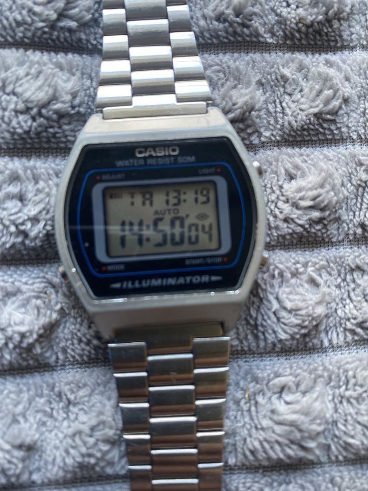 Продам вінтажний годинник casio b640w